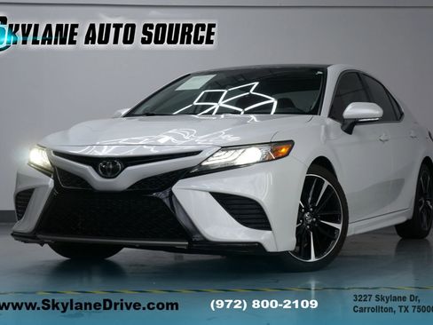 Used 2019 Toyota Camry XSE image 1