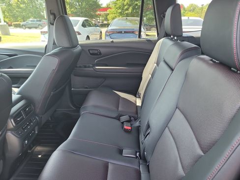 Certified 2024 Honda Passport Black Edition image 25