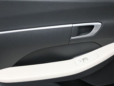 Used 2023 Hyundai Sonata SE FWD image 9