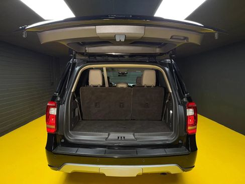 Used 2019 Ford Expedition XLT w/ Equipment Group 201A AWD/4WD image 11