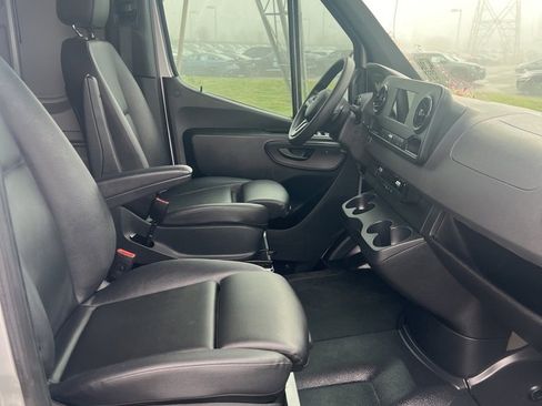 Used 2023 Mercedes-Benz Sprinter 3500 image 9