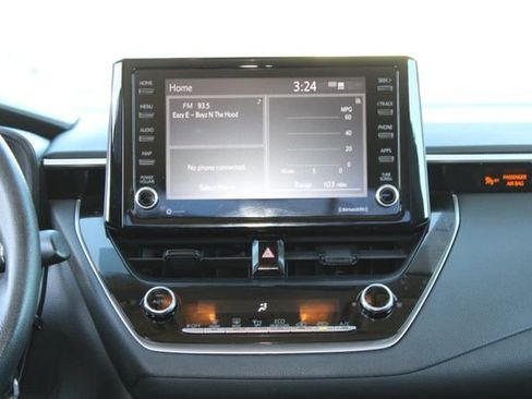 Used 2022 Toyota Corolla LE image 16