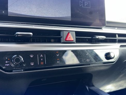 Used 2025 Kia Sorento LX FWD image 5