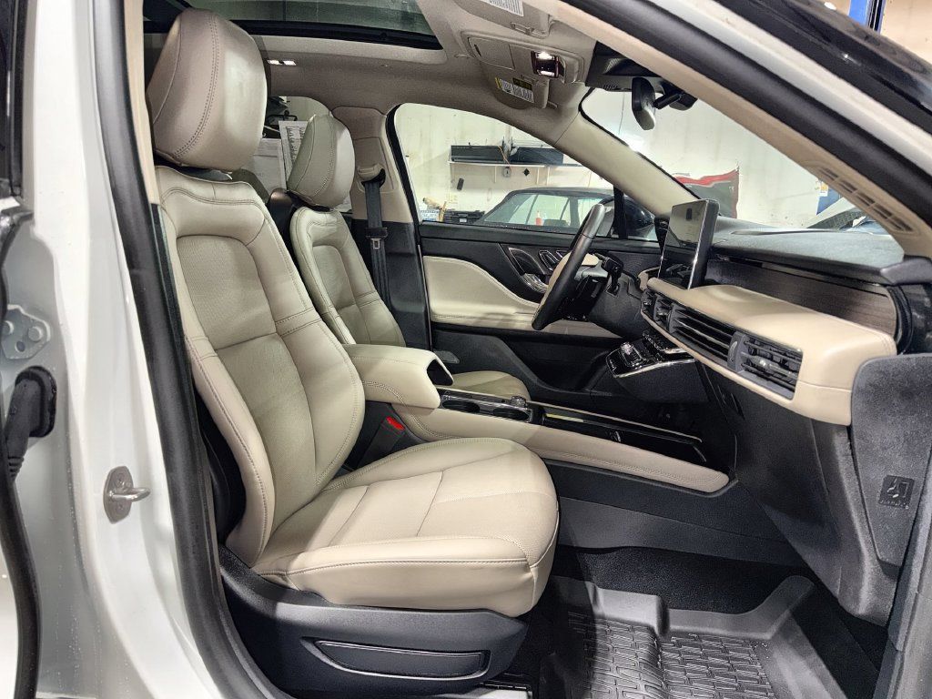 Used 2025 Lincoln Corsair Grand Touring w/ Jet Appearance Package AWD/4WD image 28