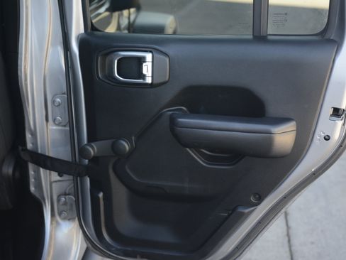 Used 2018 Jeep Wrangler Unlimited Sport AWD/4WD image 27