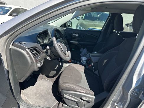 Used 2019 Jeep Cherokee Latitude w/ Popular Appearance Group image 13