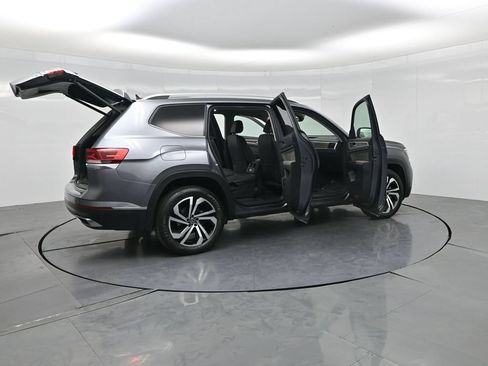 Used 2023 Volkswagen Atlas SEL AWD/4WD image 4