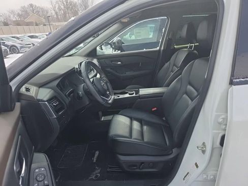 Certified 2023 Nissan Rogue SV w/ SV Premium B Package image 10