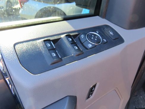 Used 2022 Ford F250 XLT w/ XLT Premium Package image 13