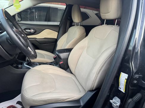 Used 2015 Jeep Cherokee Latitude w/ Comfort/Convenience Group image 8