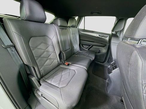 Used 2025 Volkswagen Atlas Cross Sport SE image 31