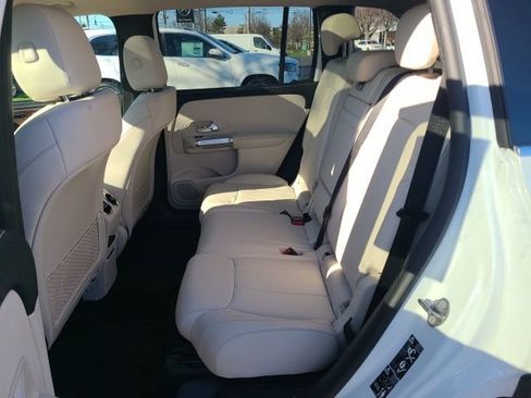 Used 2022 Mercedes-Benz GLB 250 4MATIC image 6