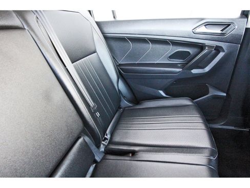 Used 2022 Volkswagen Tiguan SE image 15