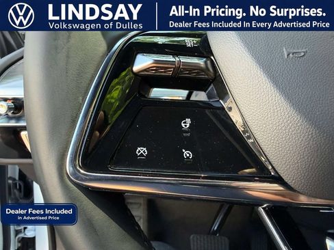 Used 2025 Cadillac Lyriq Luxury AWD/4WD image 32