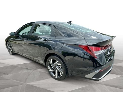 Used 2025 Hyundai Elantra Sport FWD image 6