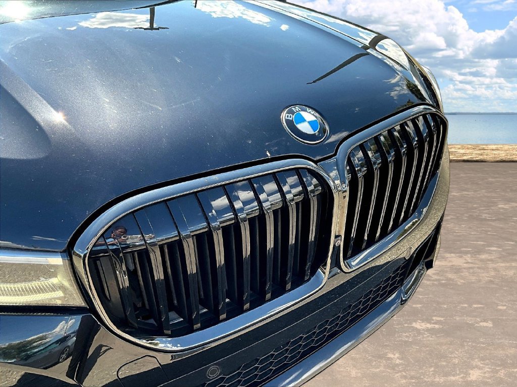 Used 2021 BMW 750i xDrive w/ Executive Package AWD/4WD image 33