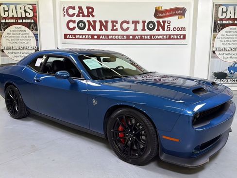 Used 2023 Dodge Challenger SRT Hellcat w/ Harmon/Kardon Sound Group image 11