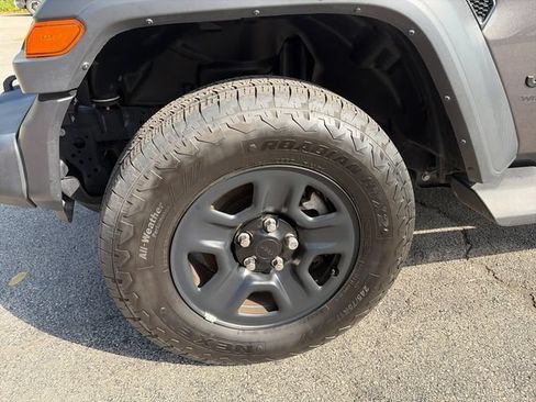 Used 2025 Jeep Wrangler Sport AWD/4WD image 9