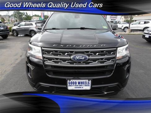Used 2019 Ford Explorer XLT w/ Equipment Group 202A AWD/4WD image 2