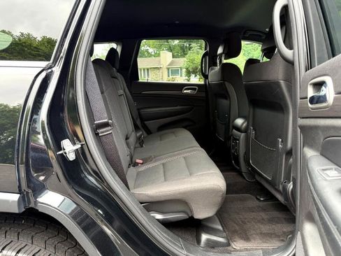 Used 2018 Jeep Grand Cherokee Laredo image 12