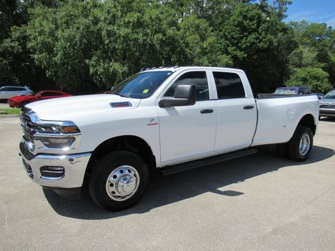 Certified 2026 RAM 3500 Tradesman w/ Chrome Appearance Group AWD/4WD image 4