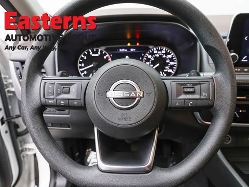 Used 2023 Nissan Rogue S AWD/4WD image 10