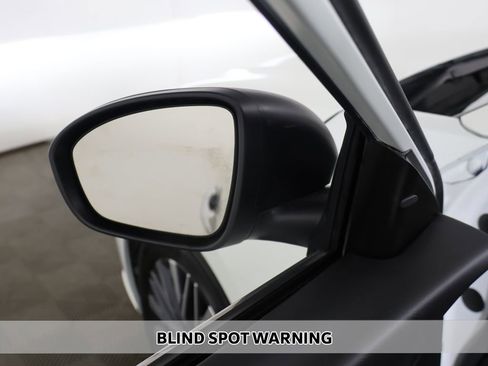 Used 2025 Nissan Altima 2.5 SV FWD image 3