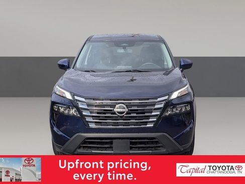 Used 2024 Nissan Rogue SV image 3