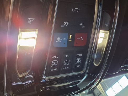 Used 2021 Jeep Grand Cherokee L Overland w/ Luxury Tech Group IV image 28