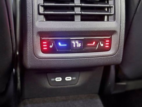 Used 2022 Volkswagen Golf R image 21