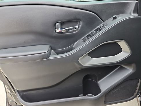 Used 2025 Nissan Frontier SV image 24