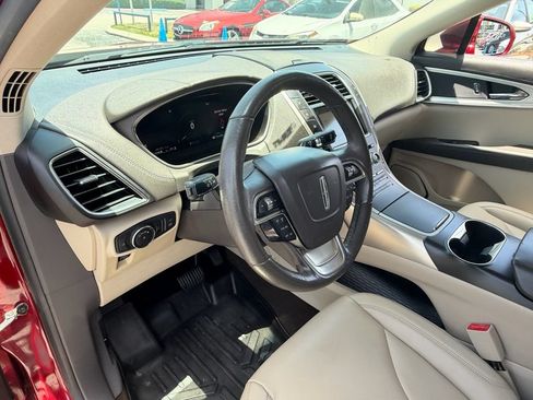 Used 2019 Lincoln Nautilus FWD image 10