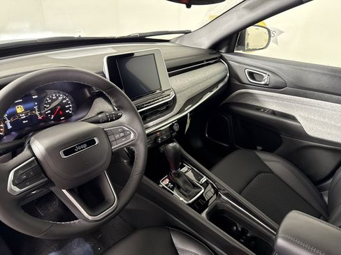 New 2026 Jeep Compass Latitude image 24