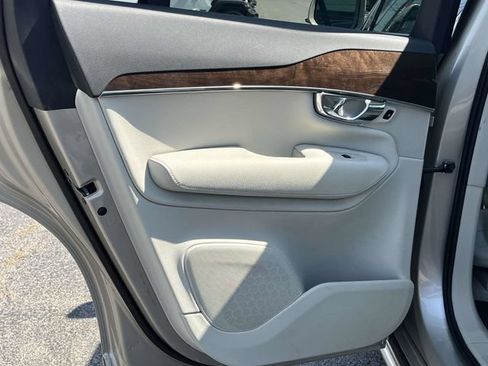 Used 2016 Volvo XC90 T6 Momentum w/ Momentum Plus Package AWD/4WD image 18