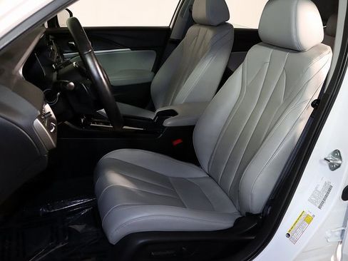 Certified 2024 Acura Integra Base image 4