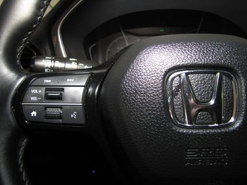 Used 2025 Honda Pilot Touring image 5