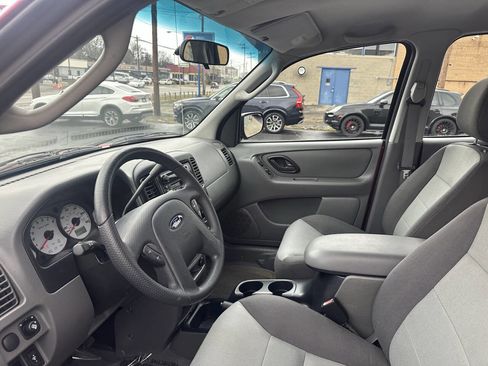 Used 2003 Ford Escape XLS image 38