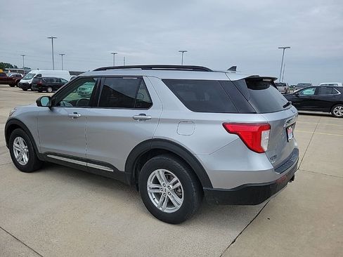 Used 2022 Ford Explorer XLT w/ Equipment Group 202A AWD/4WD image 4