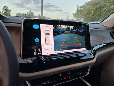 New 2026 Volkswagen Atlas SE FWD image 11