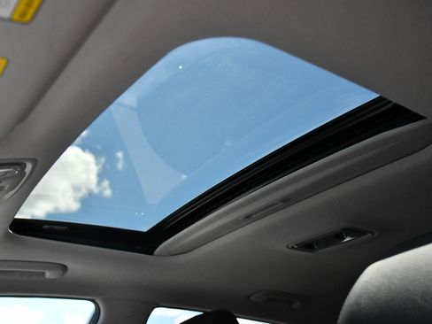 Used 2022 Kia Niro EX Premium FWD image 35