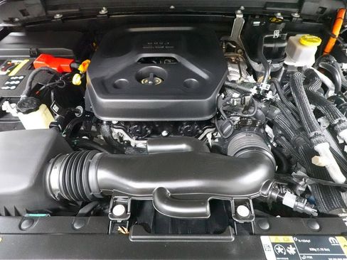 Used 2023 Jeep Wrangler Unlimited Sahara AWD/4WD image 35