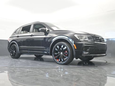 Used 2020 Volkswagen Tiguan SE R-Line image 69