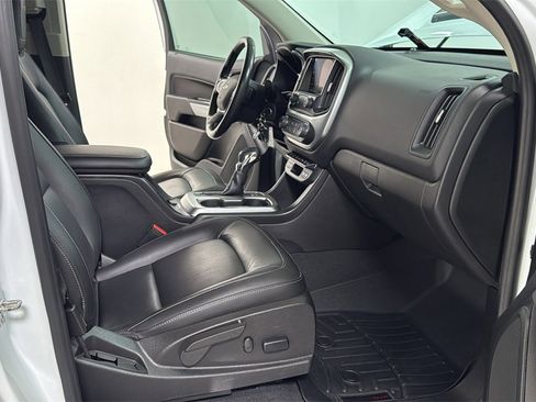 Used 2022 Chevrolet Colorado ZR2 w/ ZR2 Dusk Special Edition image 18