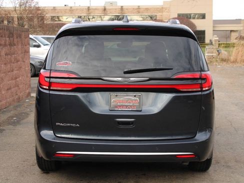 Used 2021 Chrysler Pacifica Touring-L FWD image 8