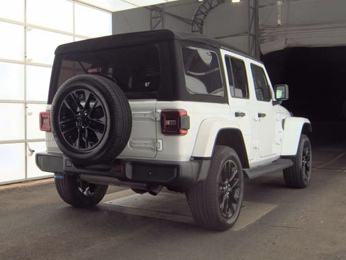 Used 2024 Jeep Wrangler Unlimited Sahara AWD/4WD image 2