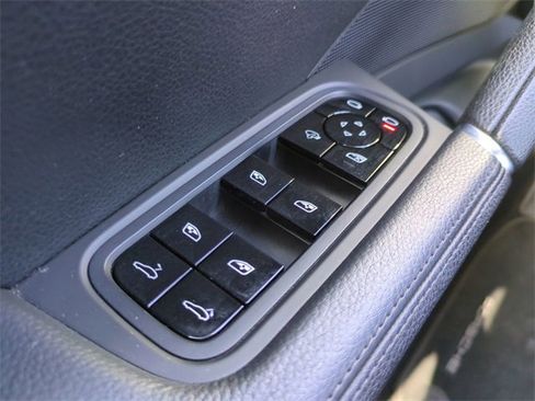 Used 2020 Porsche Cayenne image 29