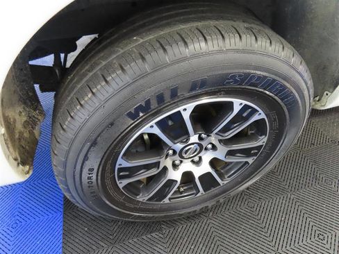 Used 2022 Nissan Titan SV image 8