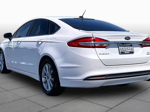 Used 2017 Ford Fusion SE w/ Fusion SE Technology Package FWD image 11