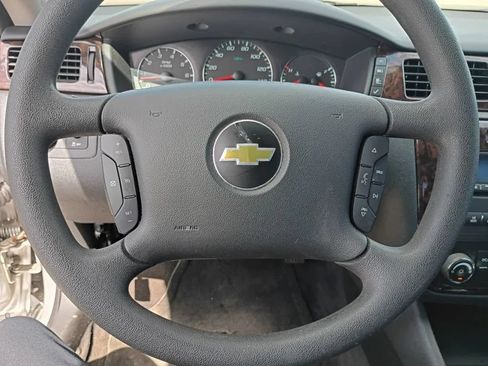 Used 2016 Chevrolet Impala LT FWD image 13