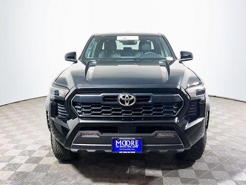 Certified 2025 Toyota Tacoma TRD Off-Road AWD/4WD image 2